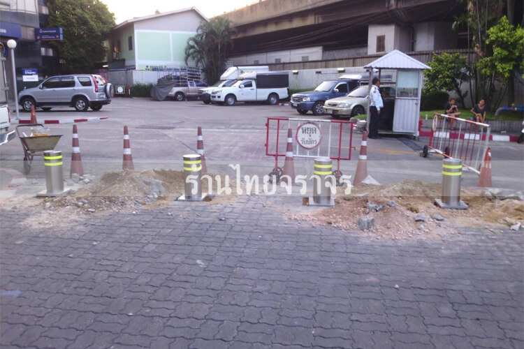 traffic bollards9
